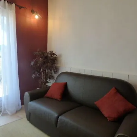 Le Coeur Des Vignes Pauillac